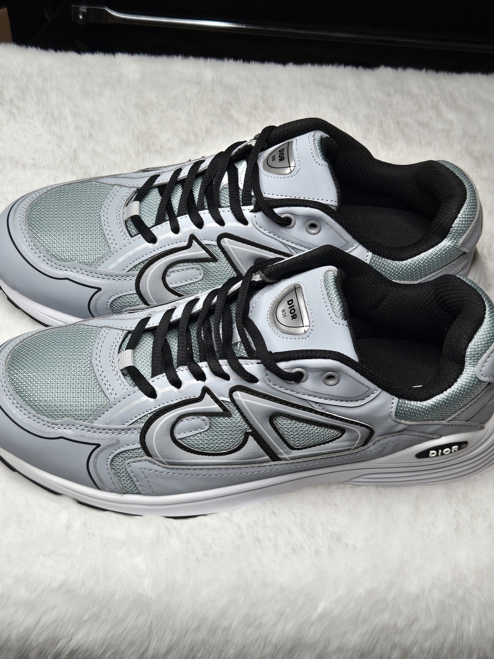 Dior Men’s Light Gray Runner Sneakers